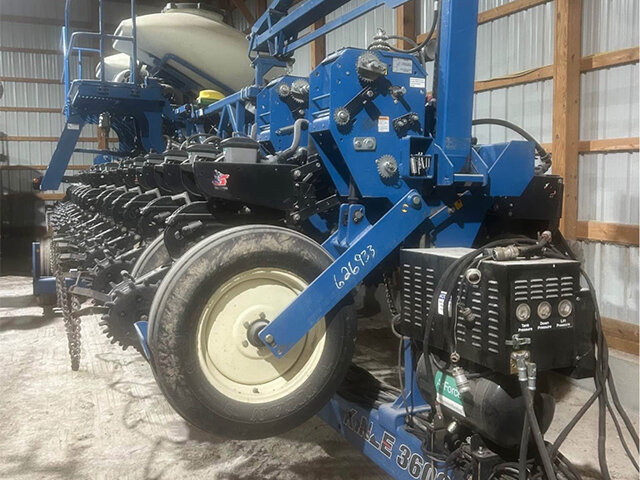 front view of the Kinze 16 32 planter