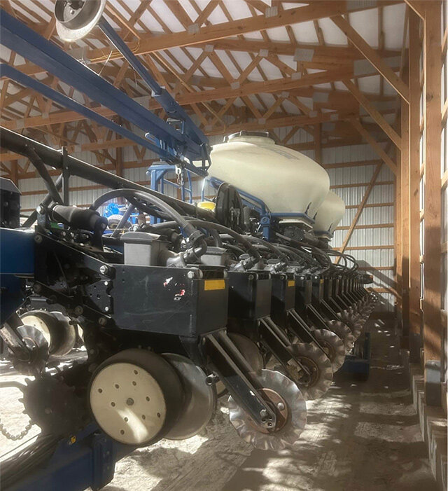 another front view of the Kinze 16 32 planter